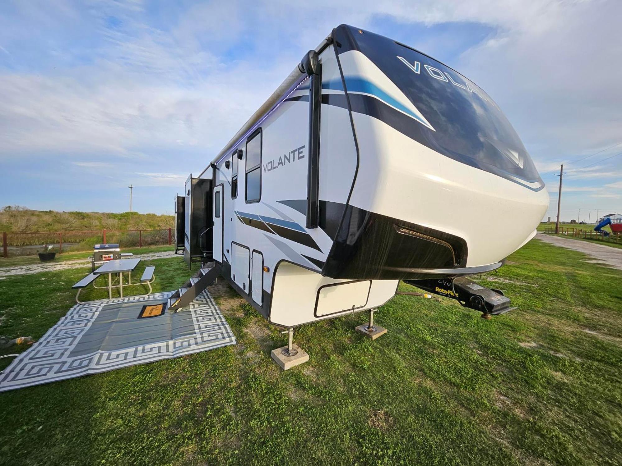 Hailey's Beach-n-bay Rv